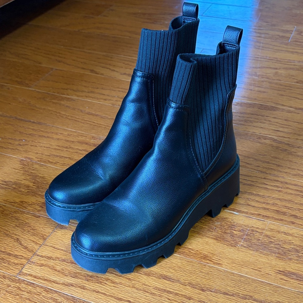 DV by Dolce Vita Black Ribbed Ankle Booties